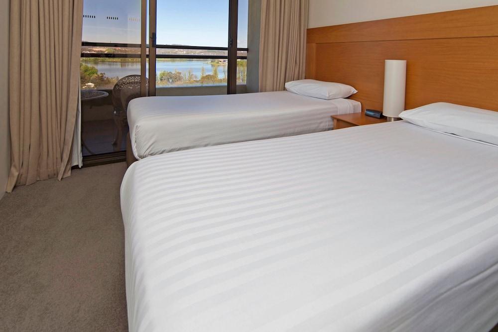 Breakfree Capital Tower Apartments Canberra Buitenkant foto